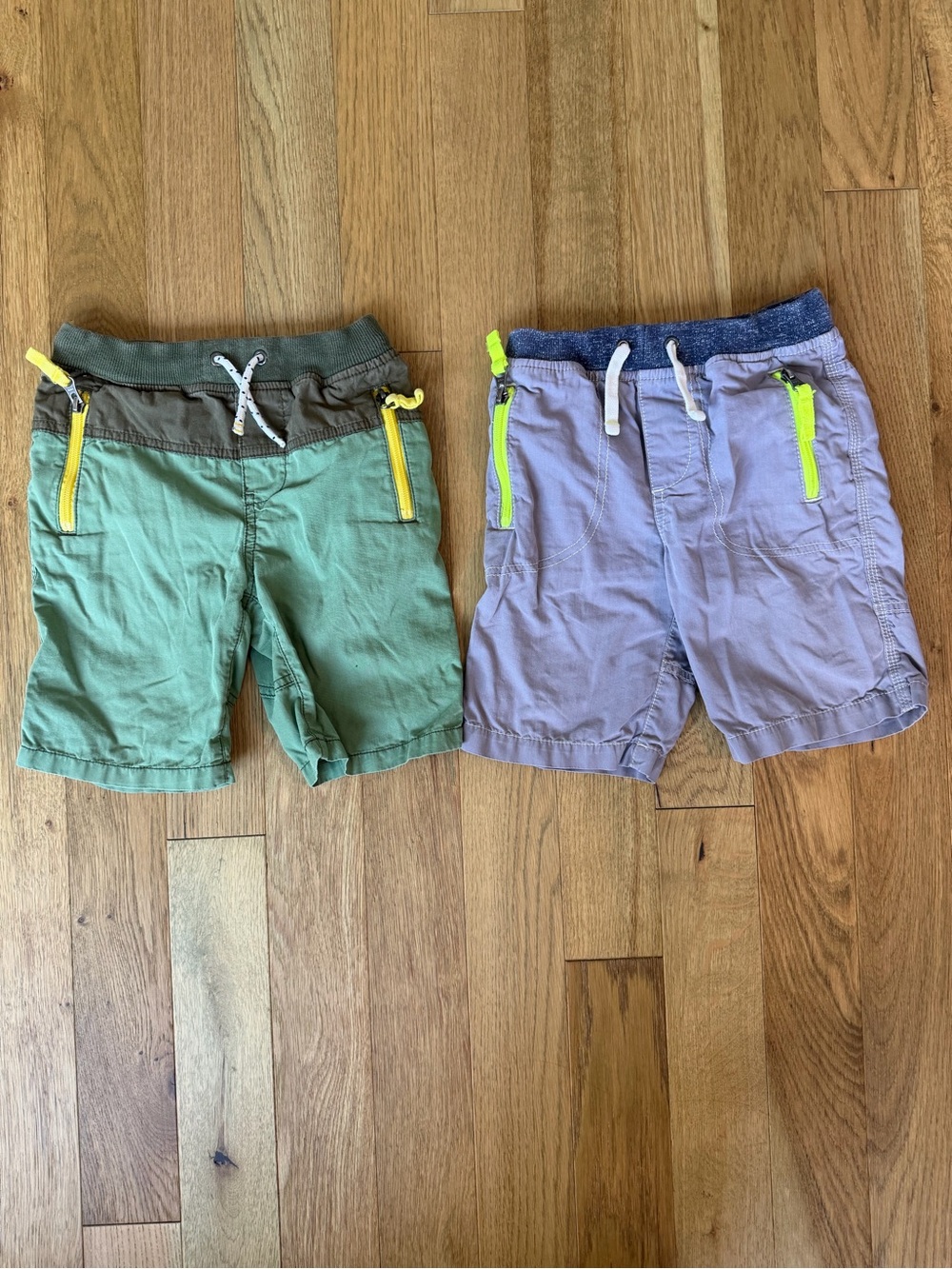 Mini Boden Boys Size 5 Shorts Lot of 2 Green Gray Zip Pockets Drawstring